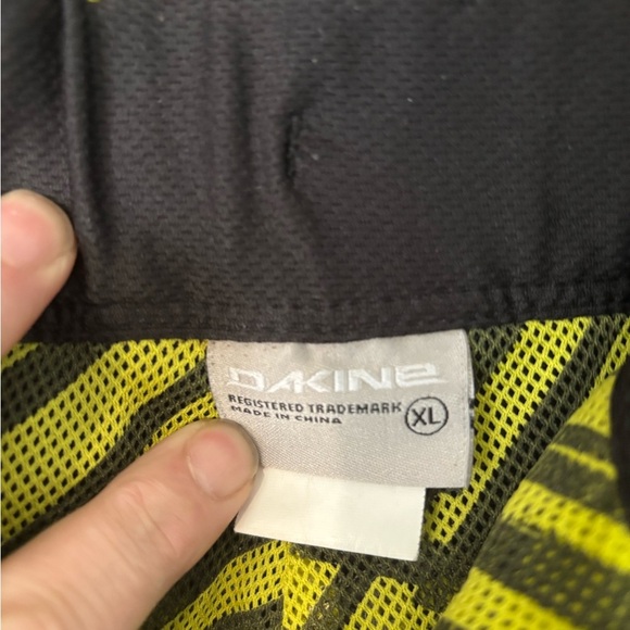 Dakine Cycling Black and Yellow Shorts - Picture 2 of 3